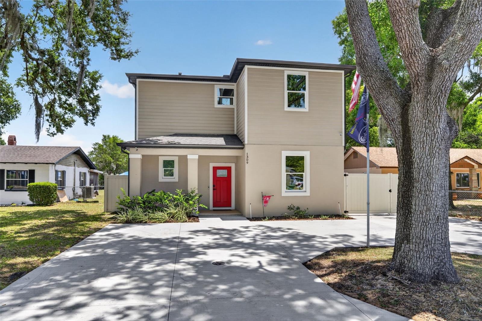 Single Family Residence in EUSTIS, FL - Daniel Dourado