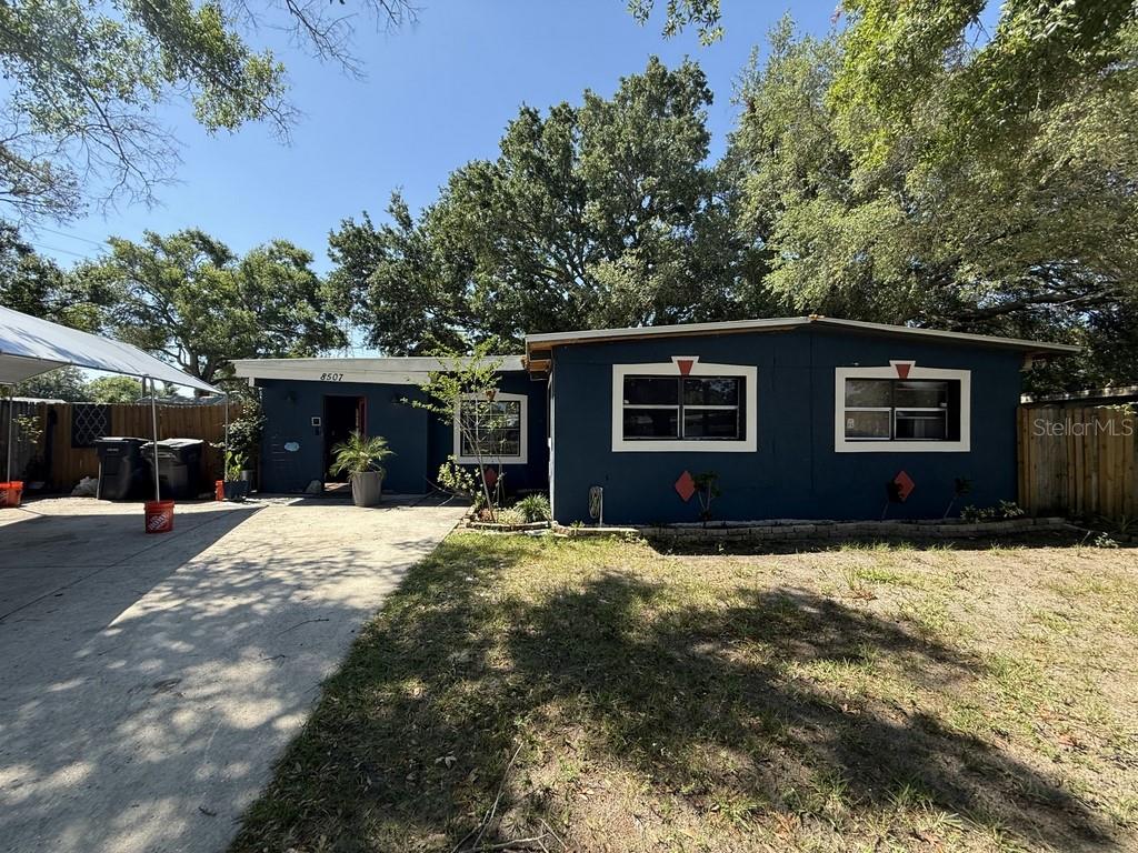 Single Family Residence in TAMPA, FL - Daniel Dourado