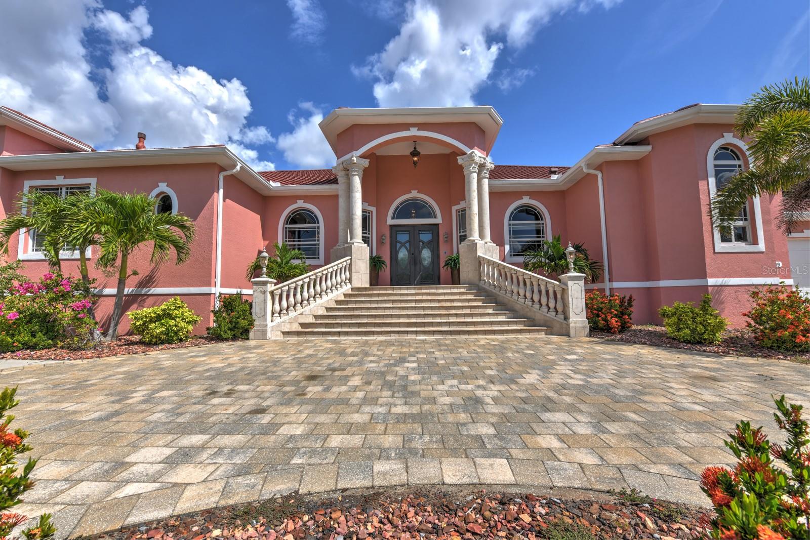Single Family Residence em PORT CHARLOTTE, FL - Daniel Dourado