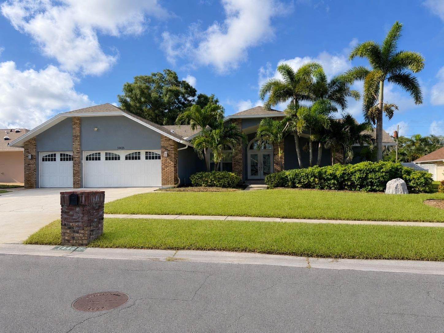 Single Family Residence in LARGO, FL - Daniel Dourado