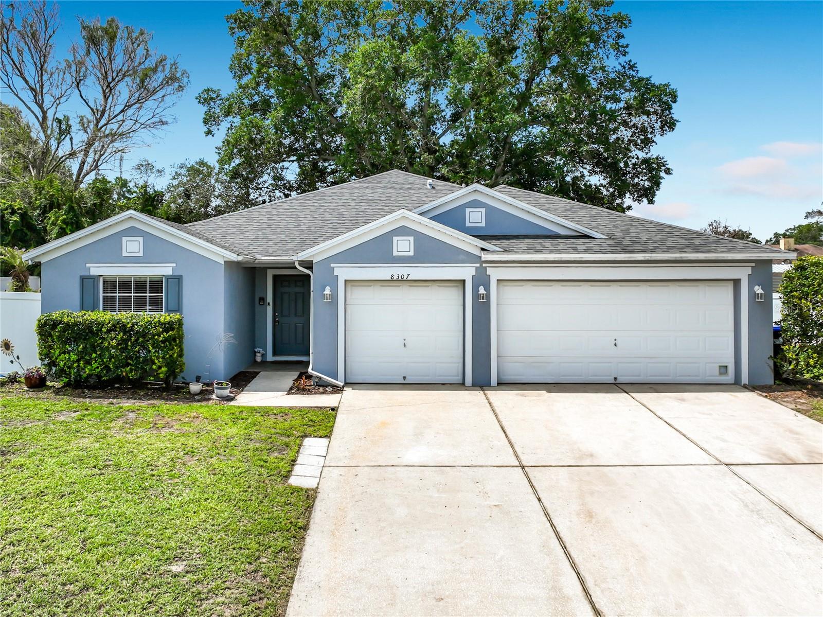 Single Family Residence in ORLANDO, FL - Daniel Dourado
