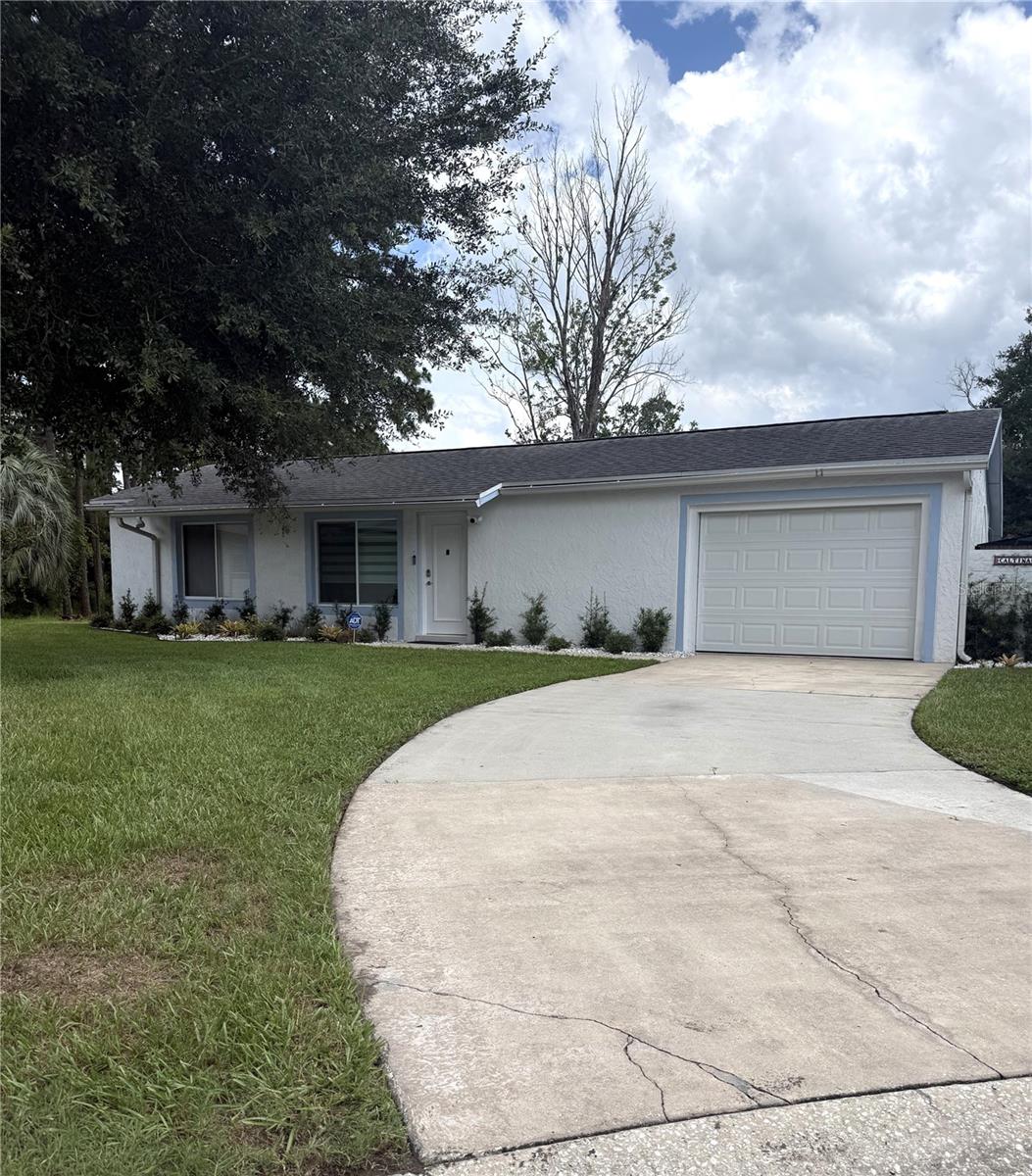 Single Family Residence in ORLANDO, FL - Daniel Dourado