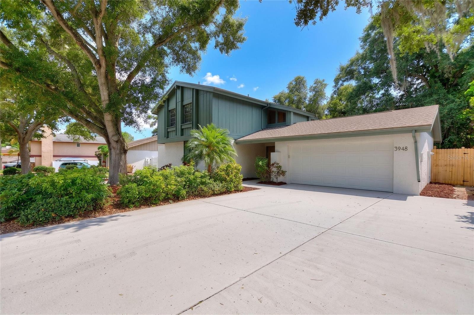 Single Family Residence in PALM HARBOR, FL - Daniel Dourado