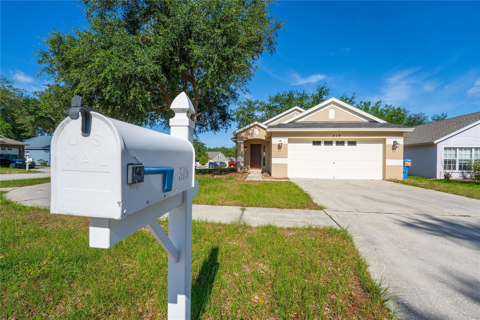 Single Family Residence in VALRICO, FL - Daniel Dourado
