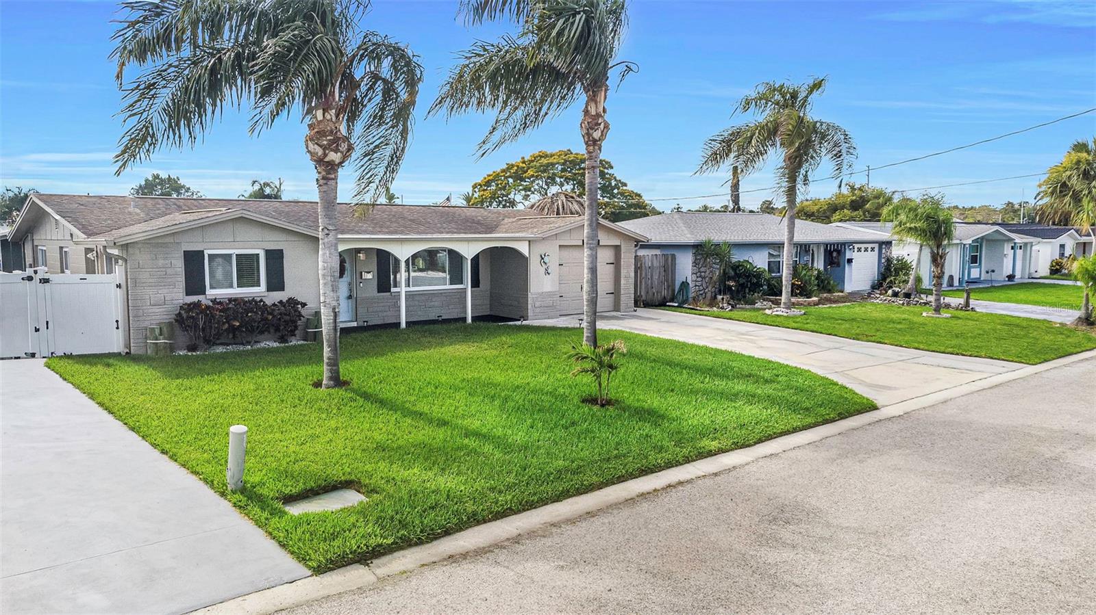 Single Family Residence in HUDSON, FL - Daniel Dourado