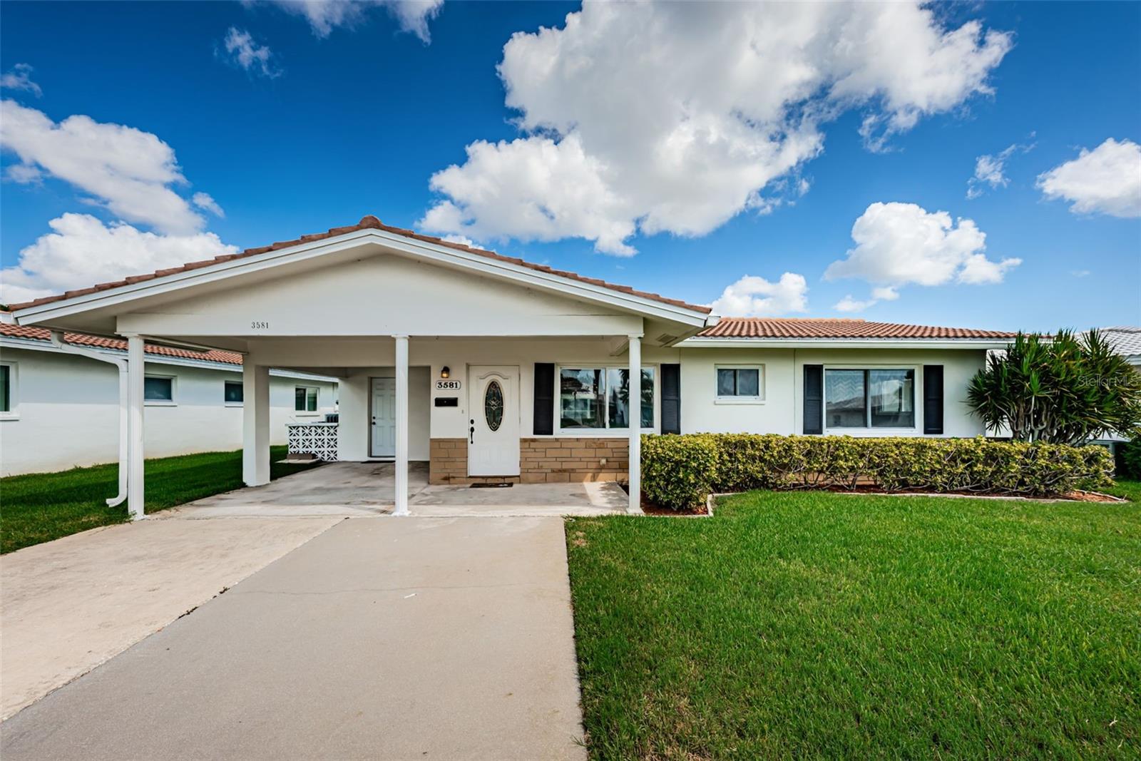 Single Family Residence em PINELLAS PARK, FL - Daniel Dourado