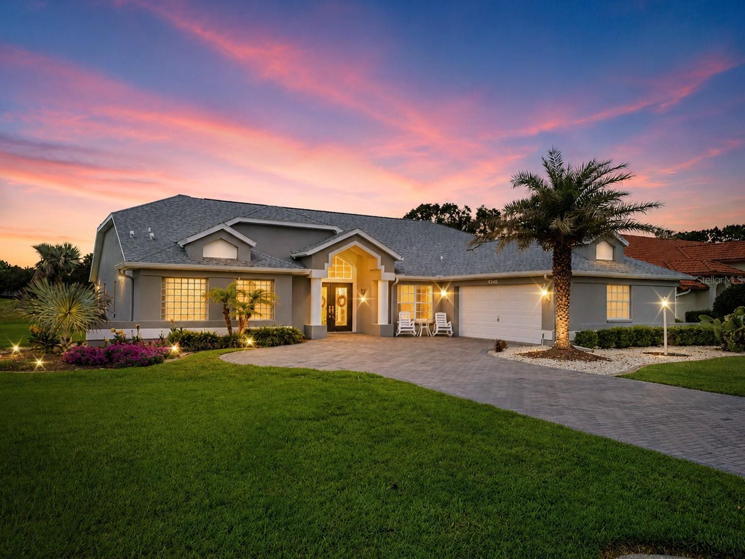 Single Family Residence in WEEKI WACHEE, FL - Daniel Dourado