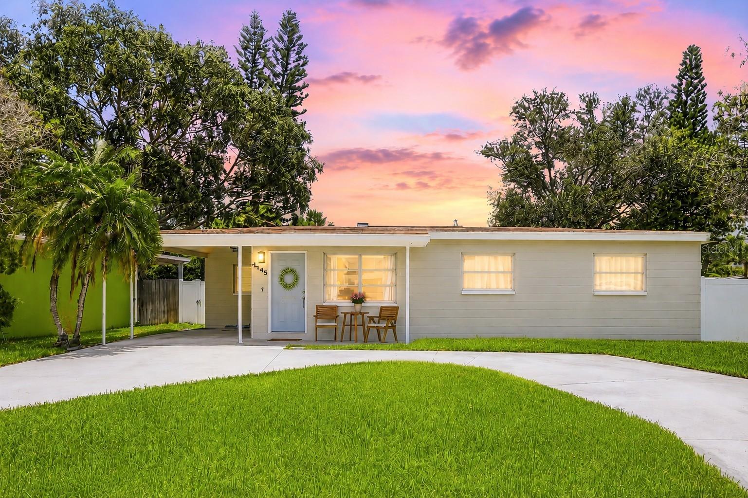 Single Family Residence in ST PETERSBURG, FL - Daniel Dourado