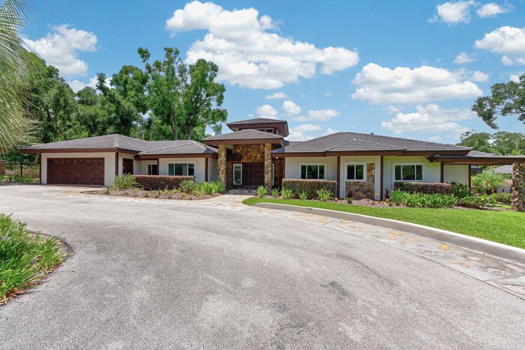 Single Family Residence in BRANDON, FL - Daniel Dourado