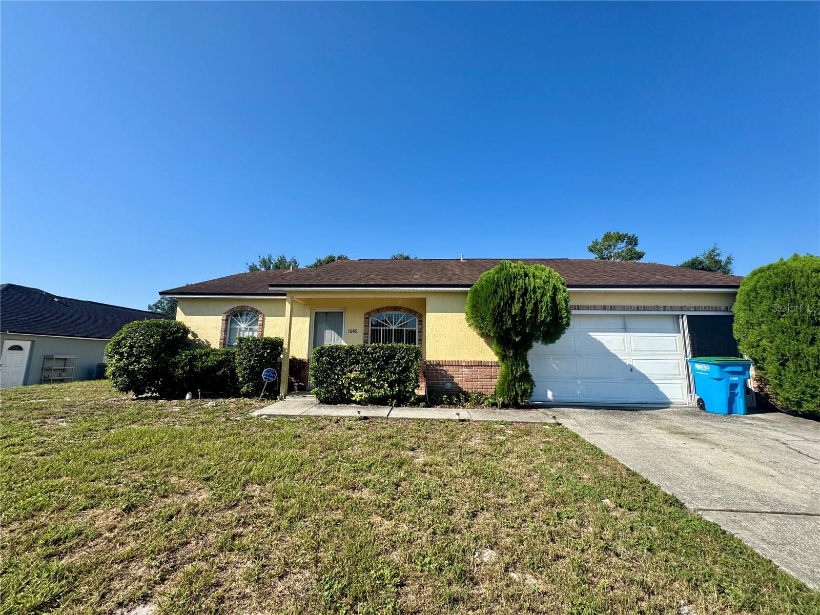 Single Family Residence in DELTONA, FL - Daniel Dourado