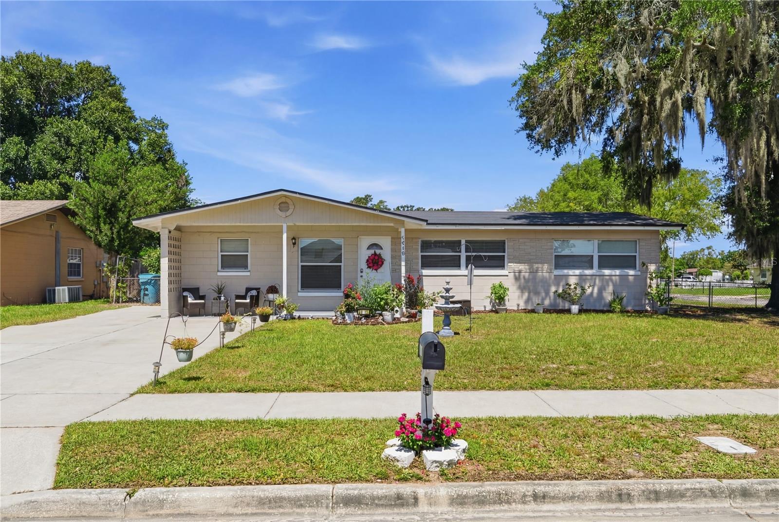 Single Family Residence in ORLANDO, FL - Daniel Dourado