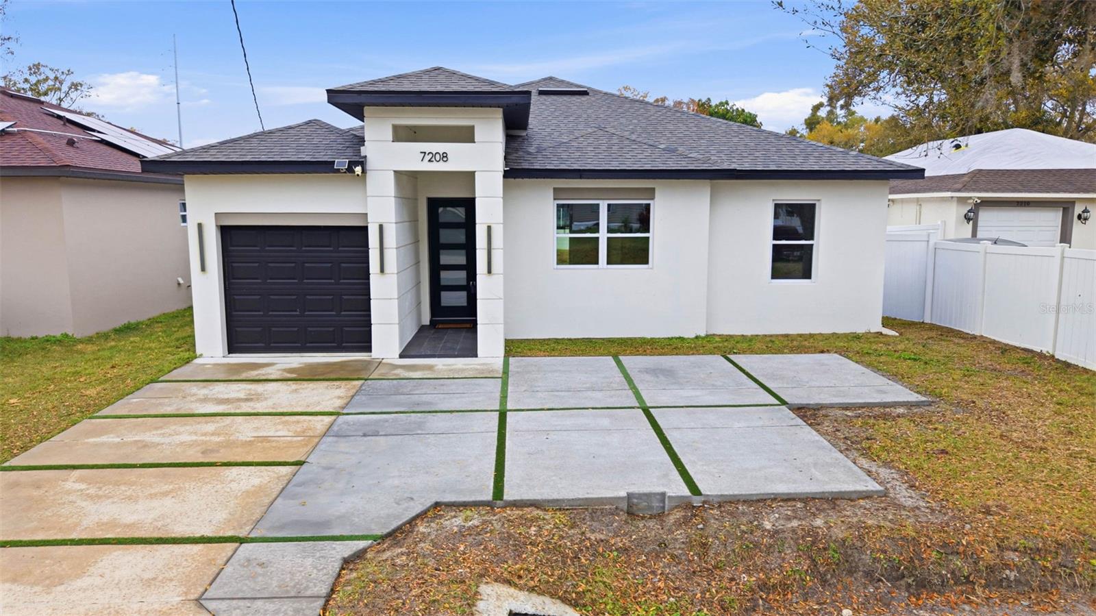 Single Family Residence in TAMPA, FL - Daniel Dourado