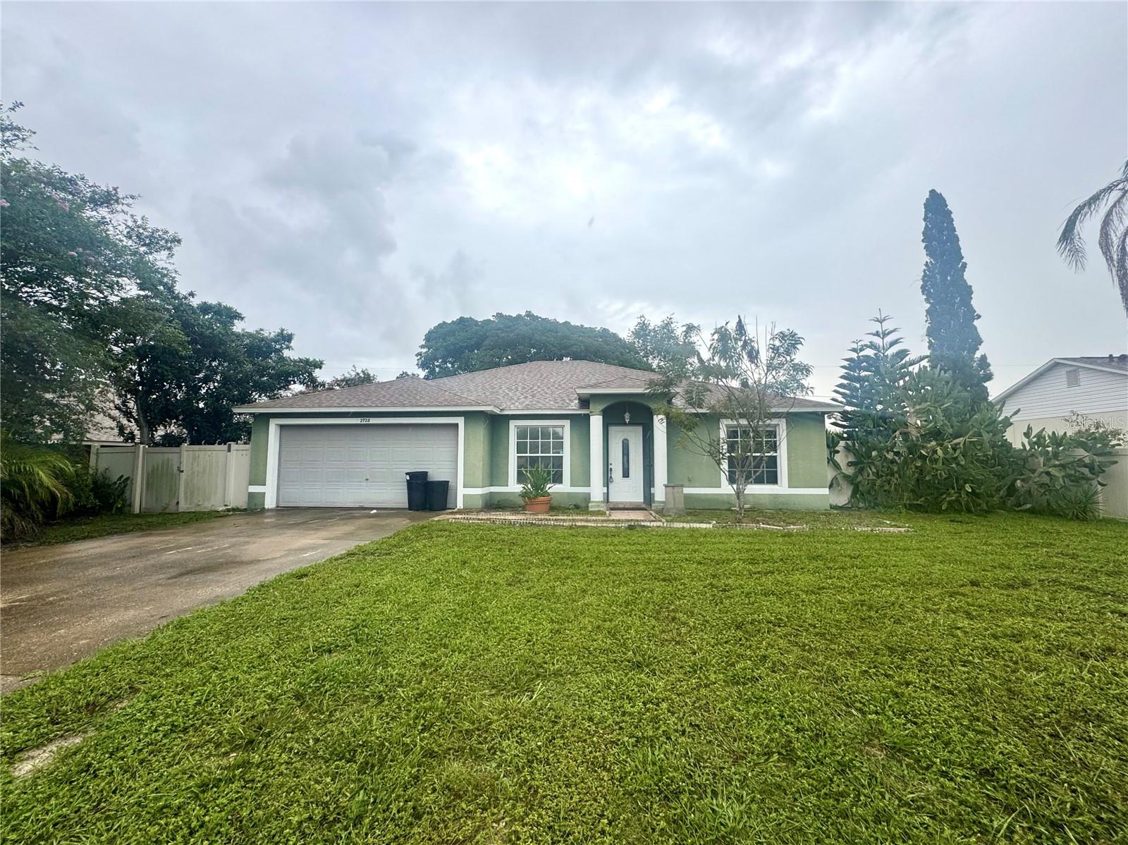 Single Family Residence in DELTONA, FL - Daniel Dourado