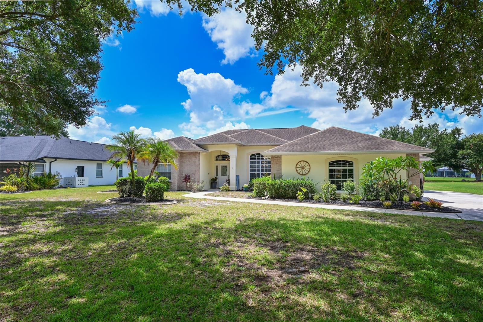 Single Family Residence in BRADENTON, FL - Daniel Dourado