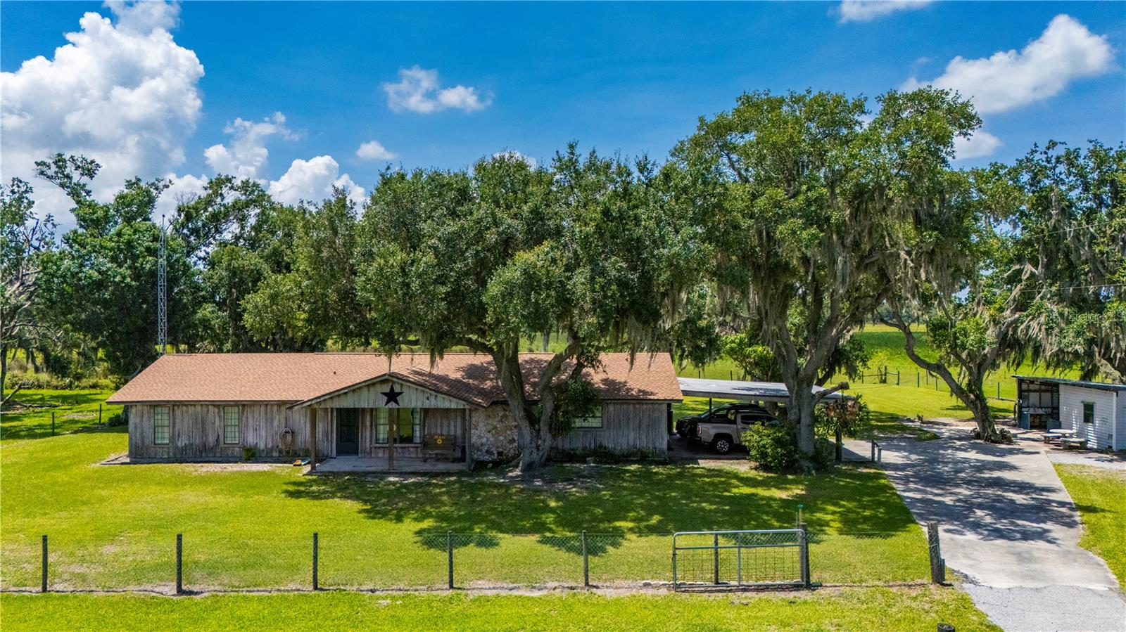 Single Family Residence in ARCADIA, FL - Daniel Dourado