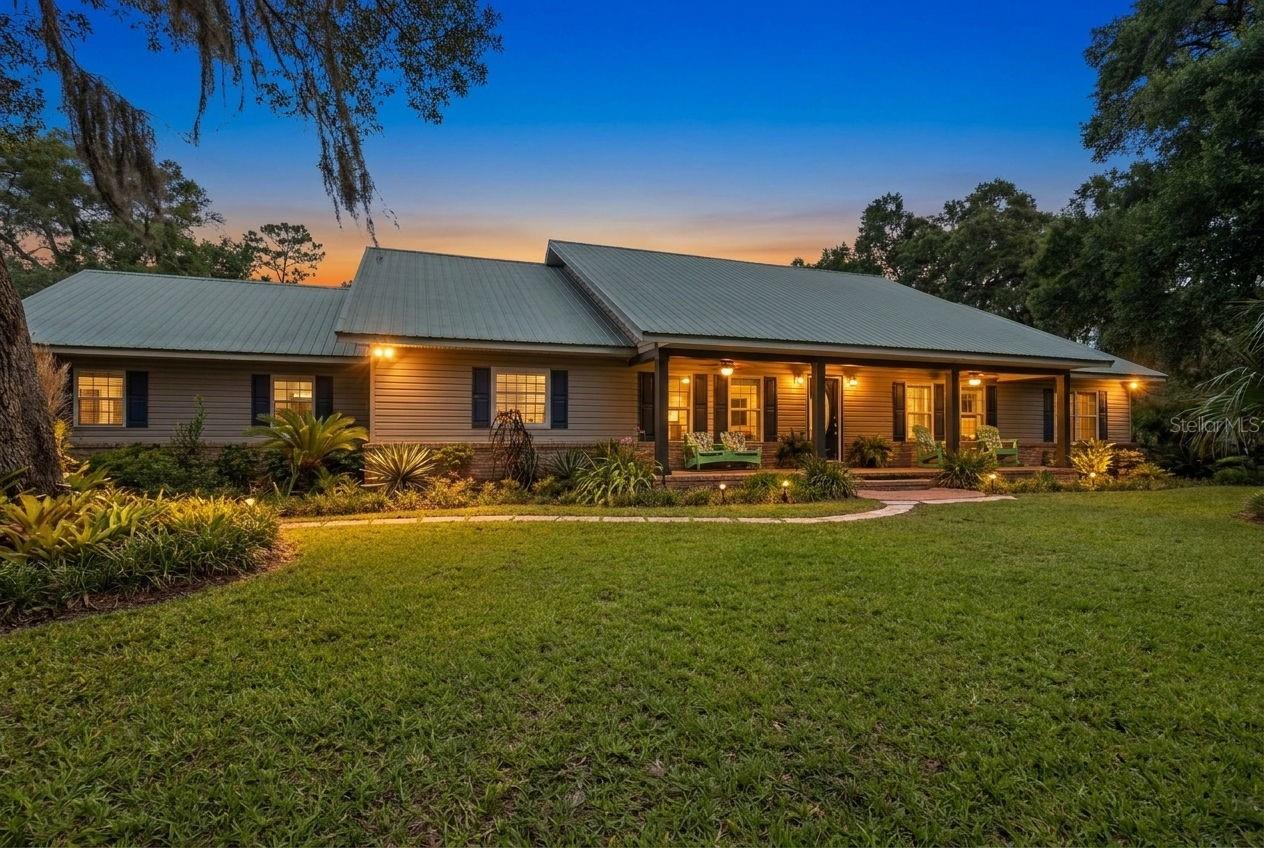 Single Family Residence in CHIEFLAND, FL - Daniel Dourado