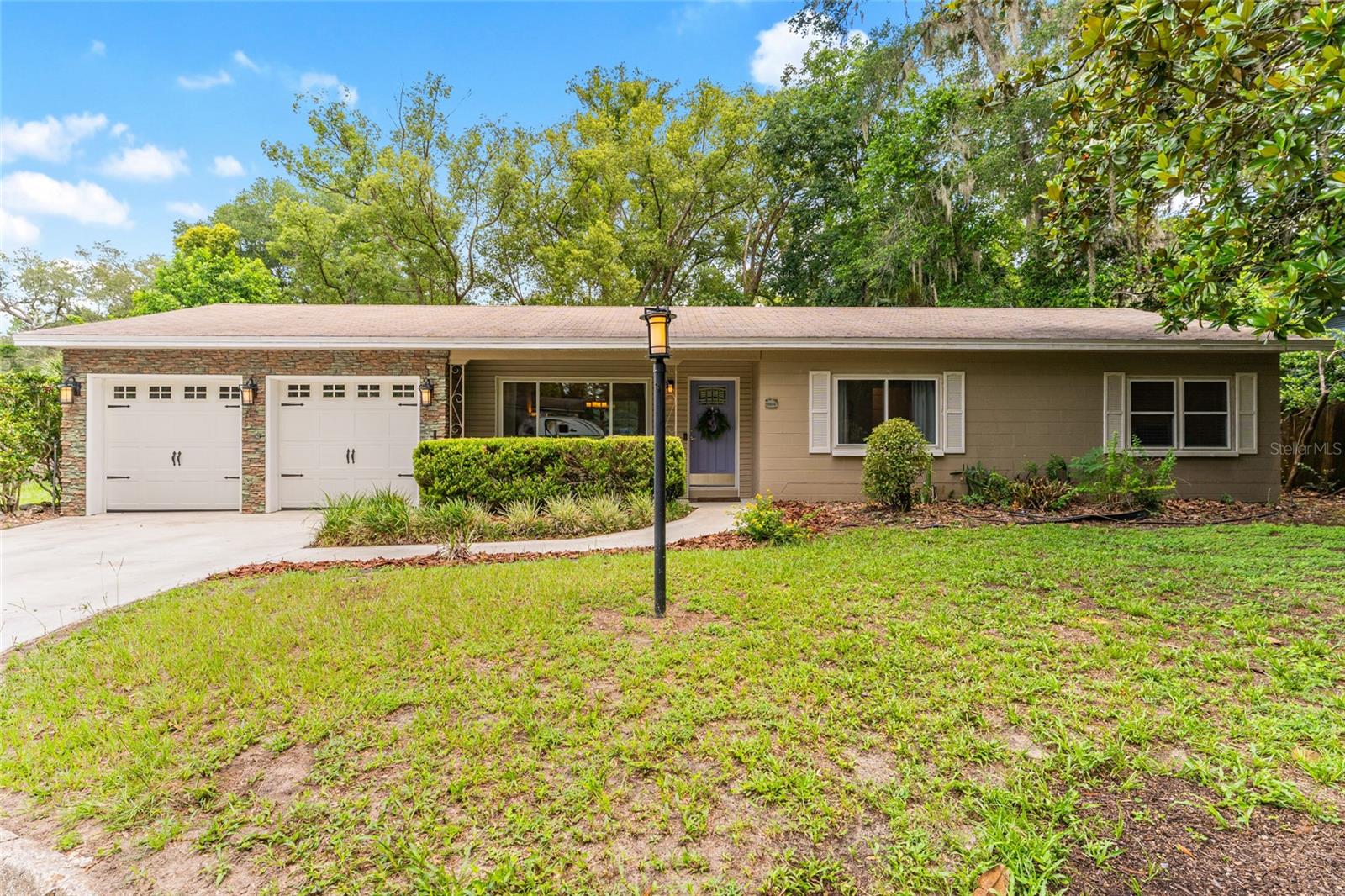 Single Family Residence in GAINESVILLE, FL - Daniel Dourado