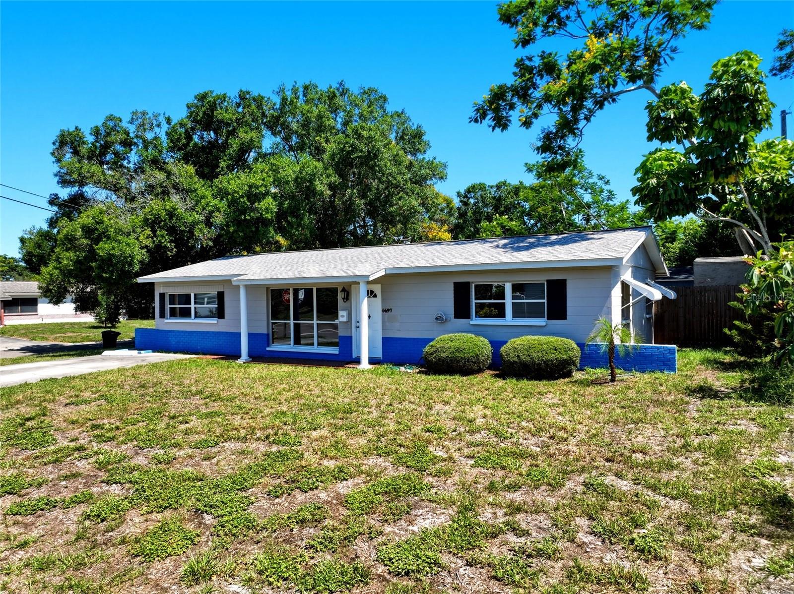 Single Family Residence in ST PETERSBURG, FL - Daniel Dourado