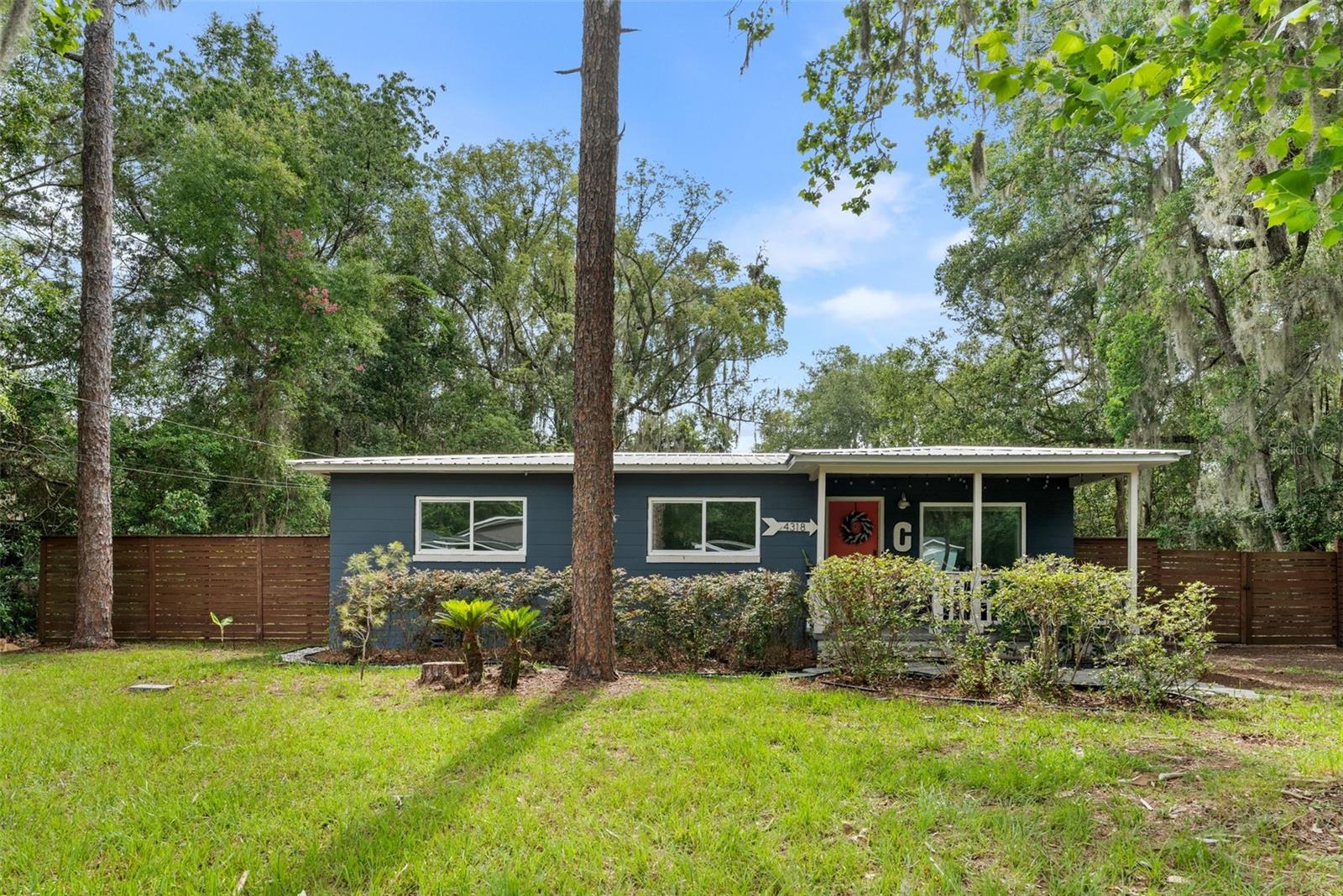 Single Family Residence in GAINESVILLE, FL - Daniel Dourado