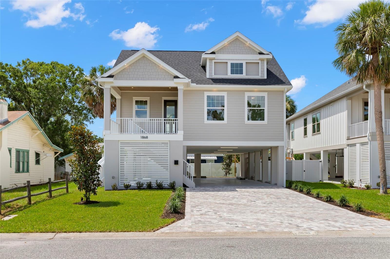 Single Family Residence in ST PETERSBURG, FL - Daniel Dourado
