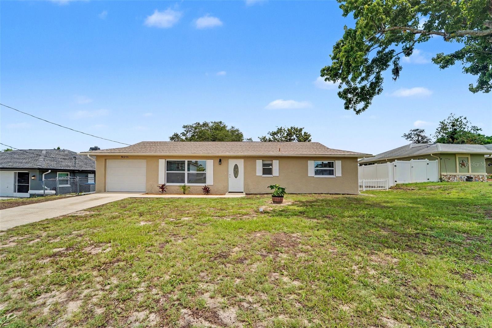 Single Family Residence in SPRING HILL, FL - Daniel Dourado