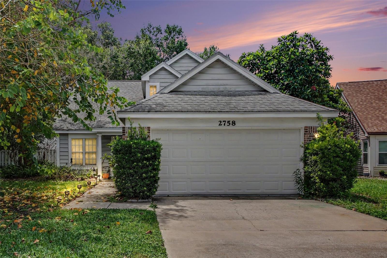 Single Family Residence in ORLANDO, FL - Daniel Dourado