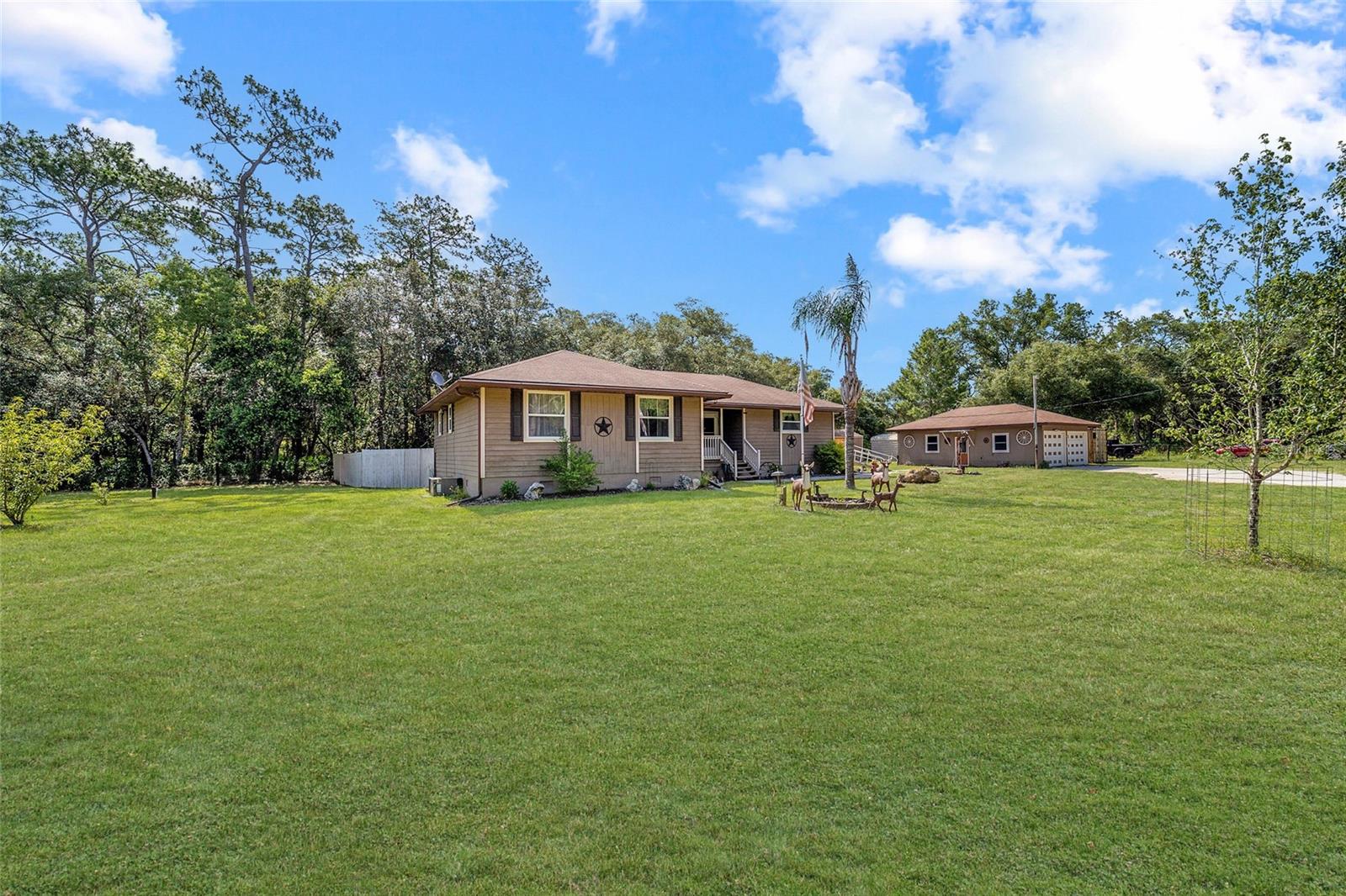 Single Family Residence in DUNNELLON, FL - Daniel Dourado