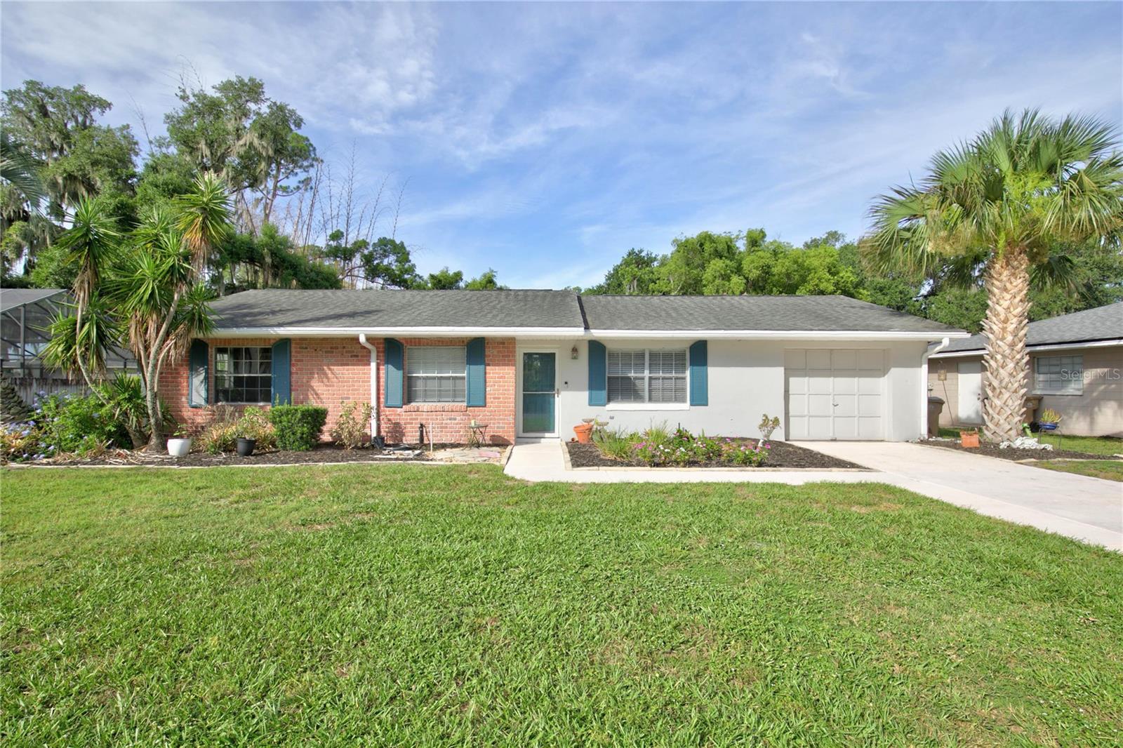Single Family Residence in MOUNT DORA, FL - Daniel Dourado