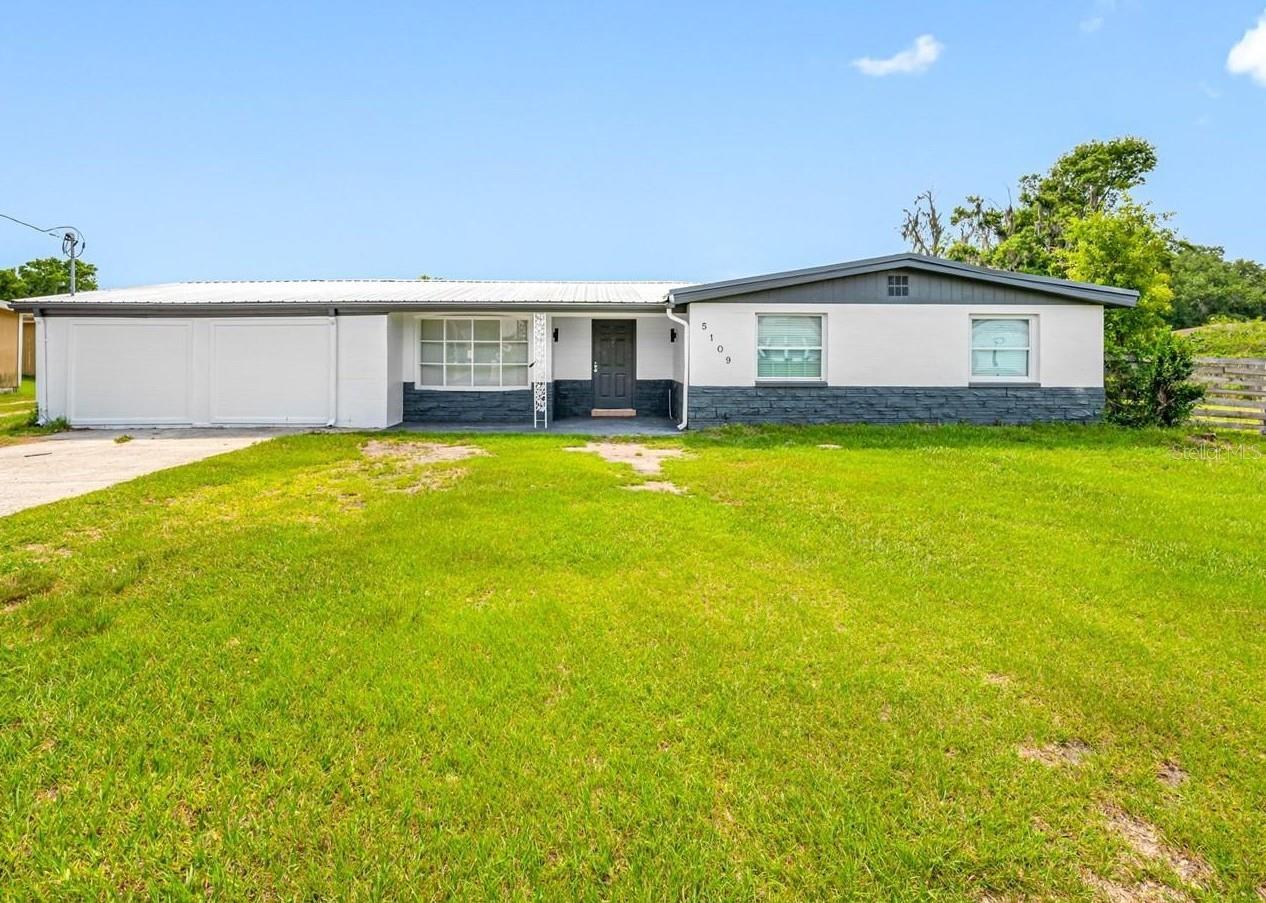 Single Family Residence in PLANT CITY, FL - Daniel Dourado