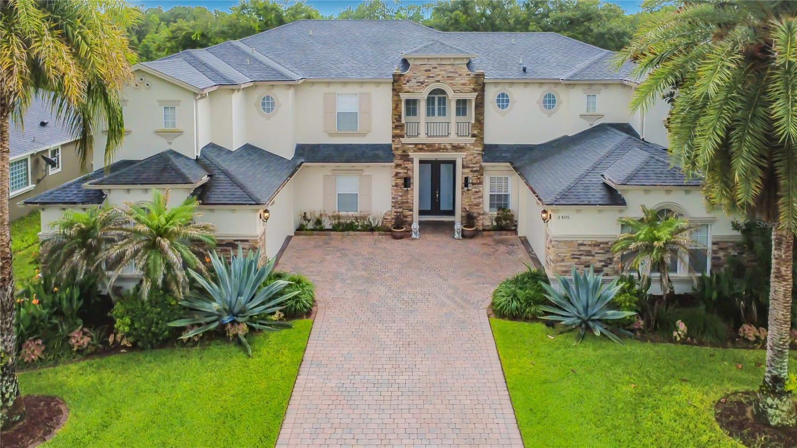 Single Family Residence em OVIEDO, FL - Daniel Dourado