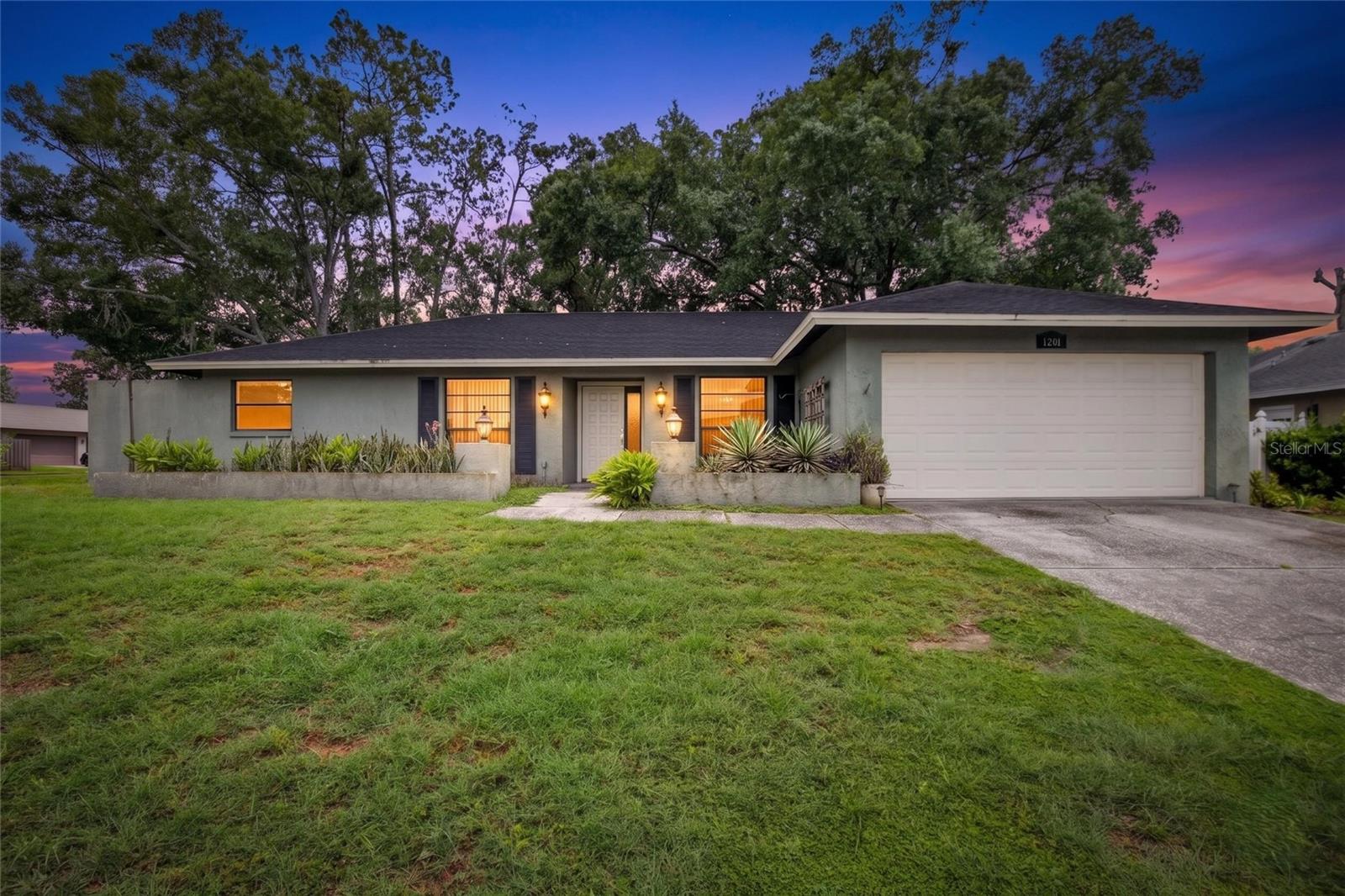 Single Family Residence in PLANT CITY, FL - Daniel Dourado