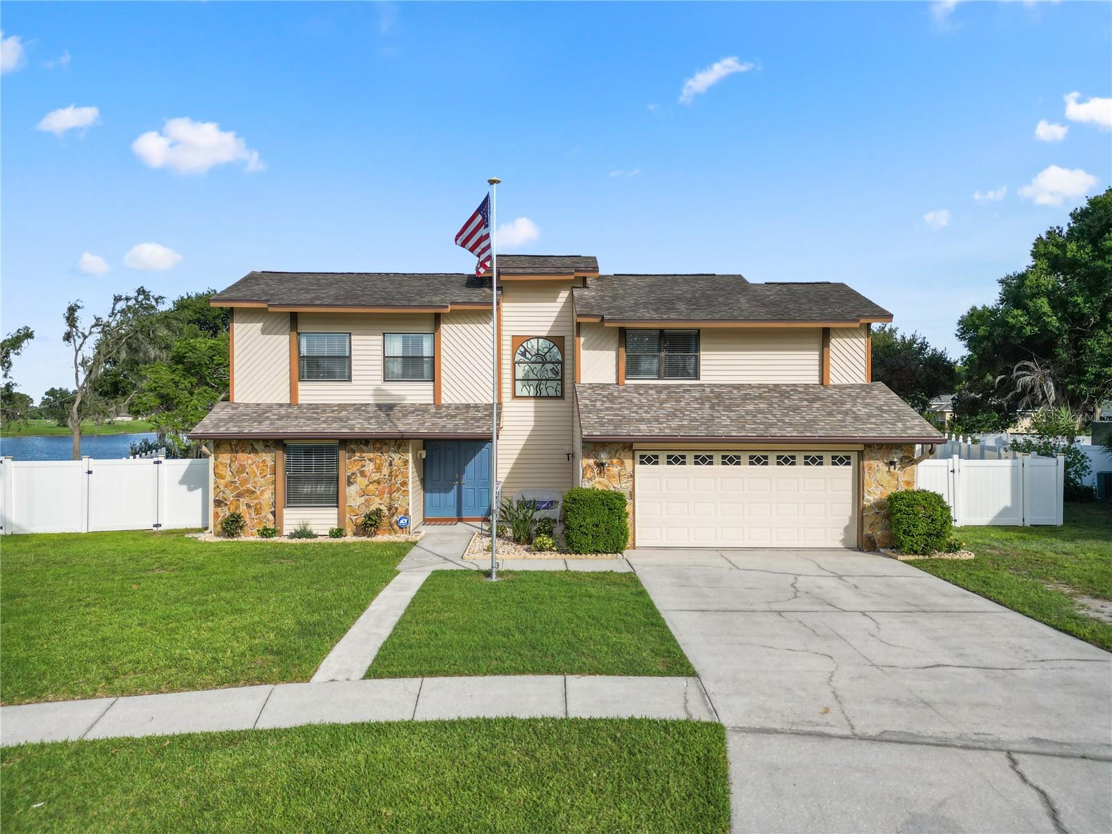 Single Family Residence in VALRICO, FL - Daniel Dourado