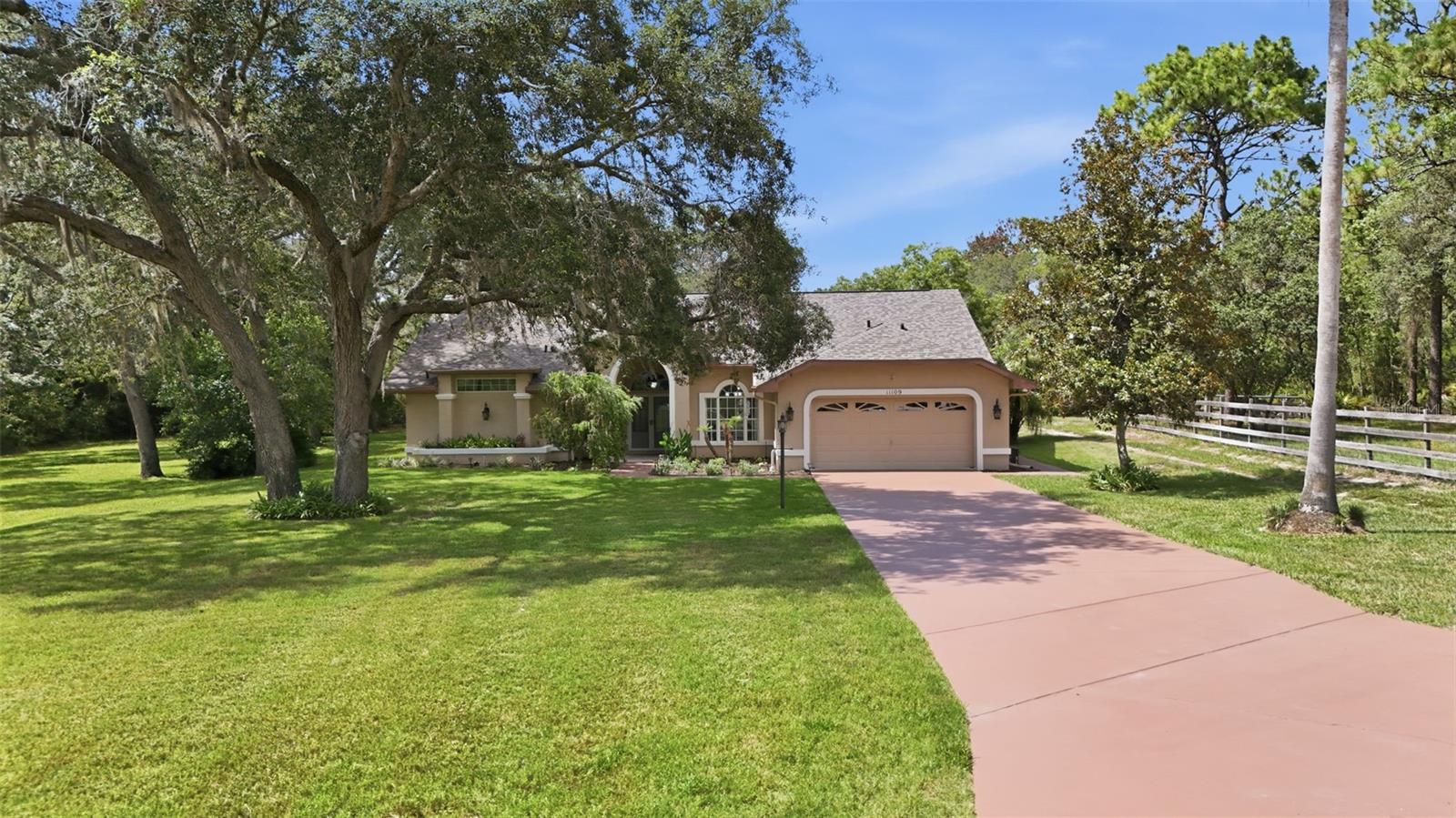 Single Family Residence in WEEKI WACHEE, FL - Daniel Dourado