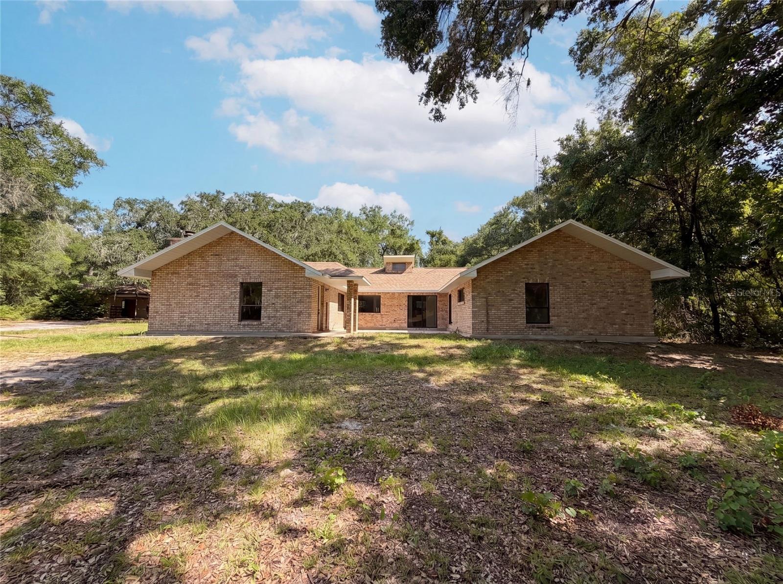 Single Family Residence in LADY LAKE, FL - Daniel Dourado