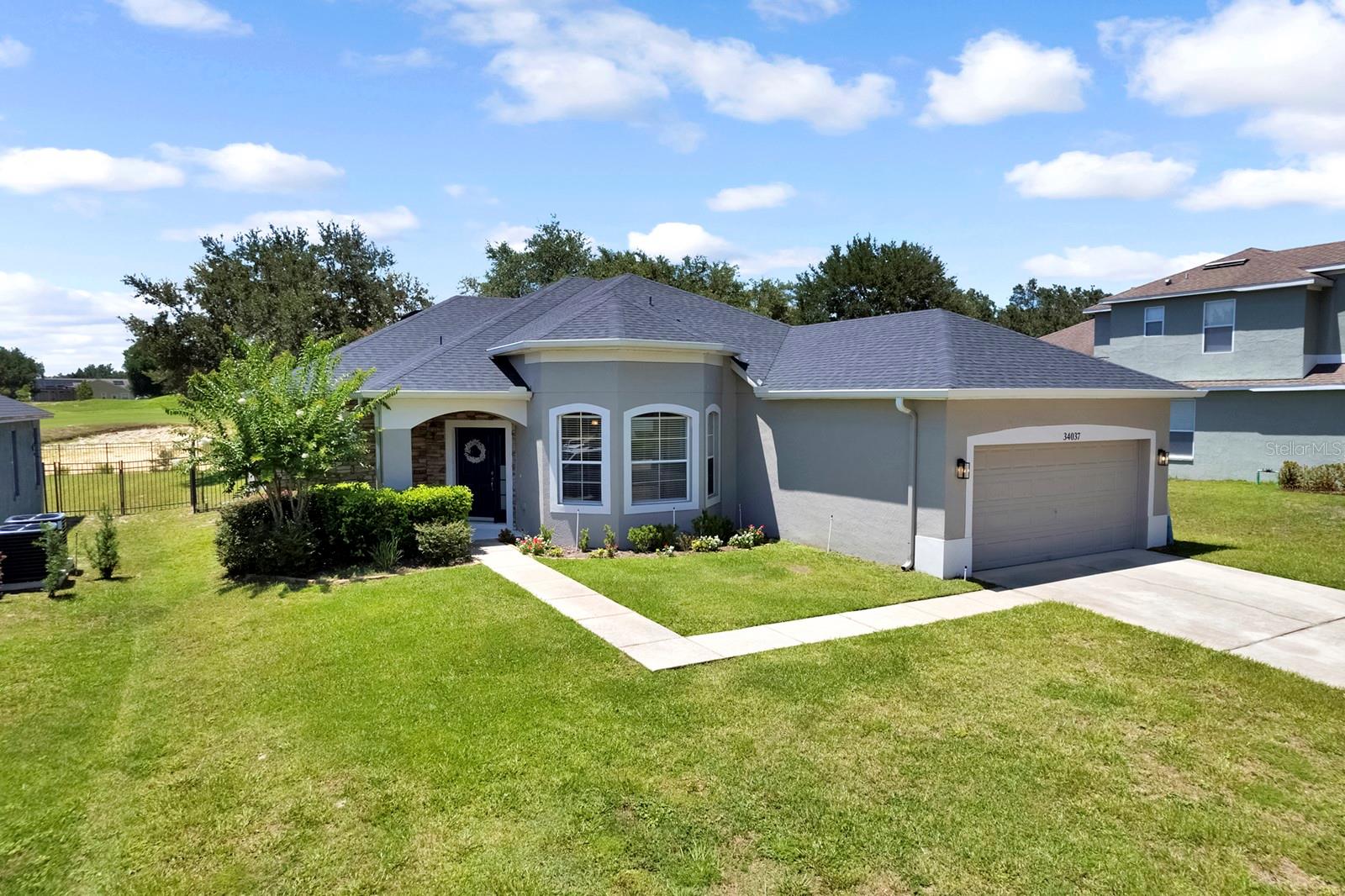 Single Family Residence in SORRENTO, FL - Daniel Dourado
