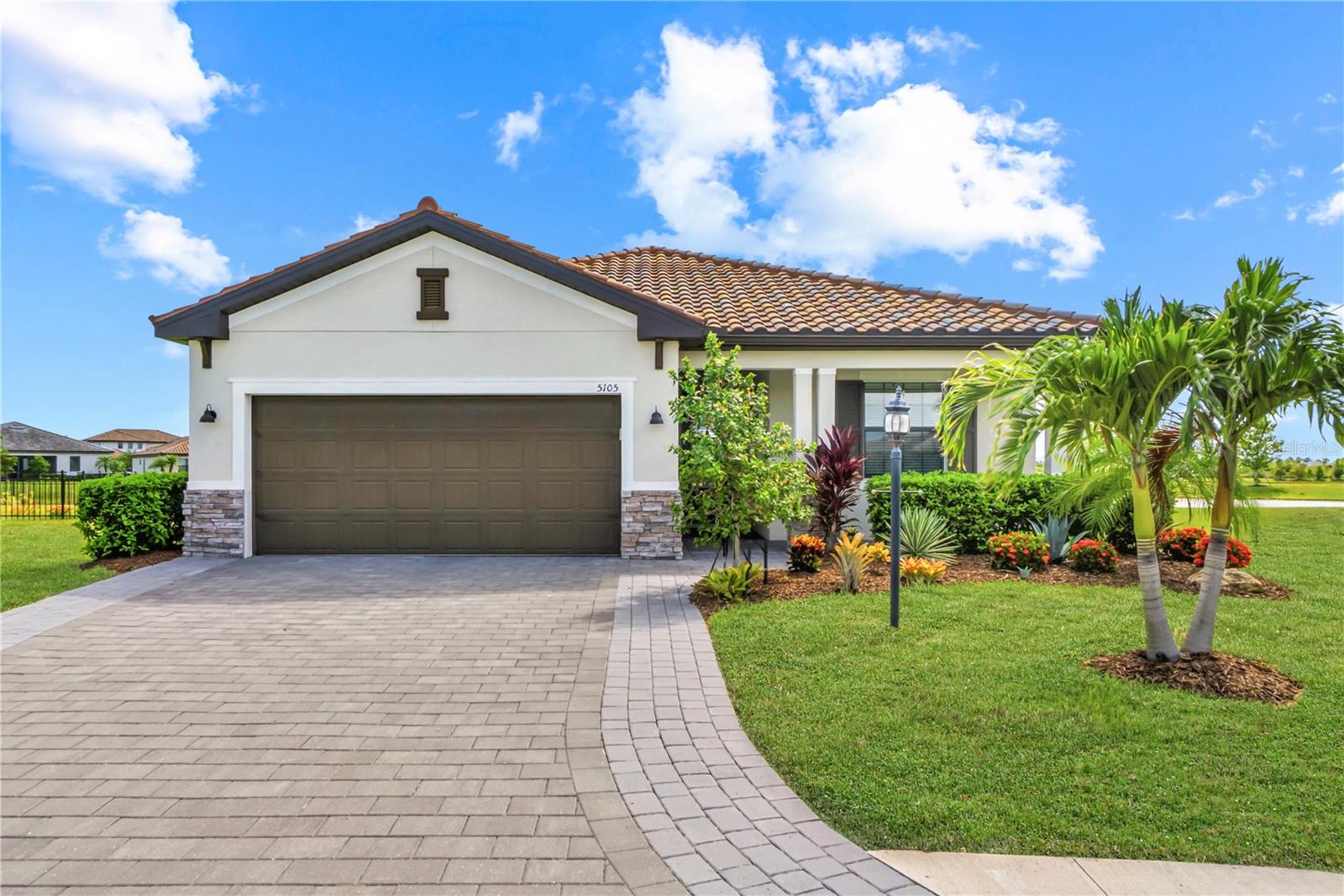 Single Family Residence in BRADENTON, FL - Daniel Dourado