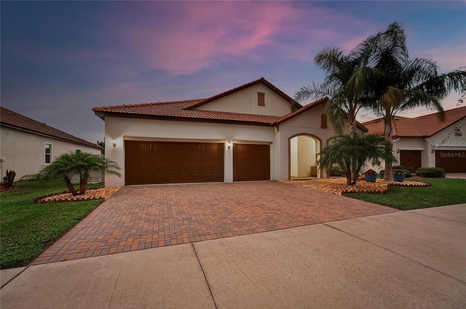 Single Family Residence in WIMAUMA, FL - Daniel Dourado