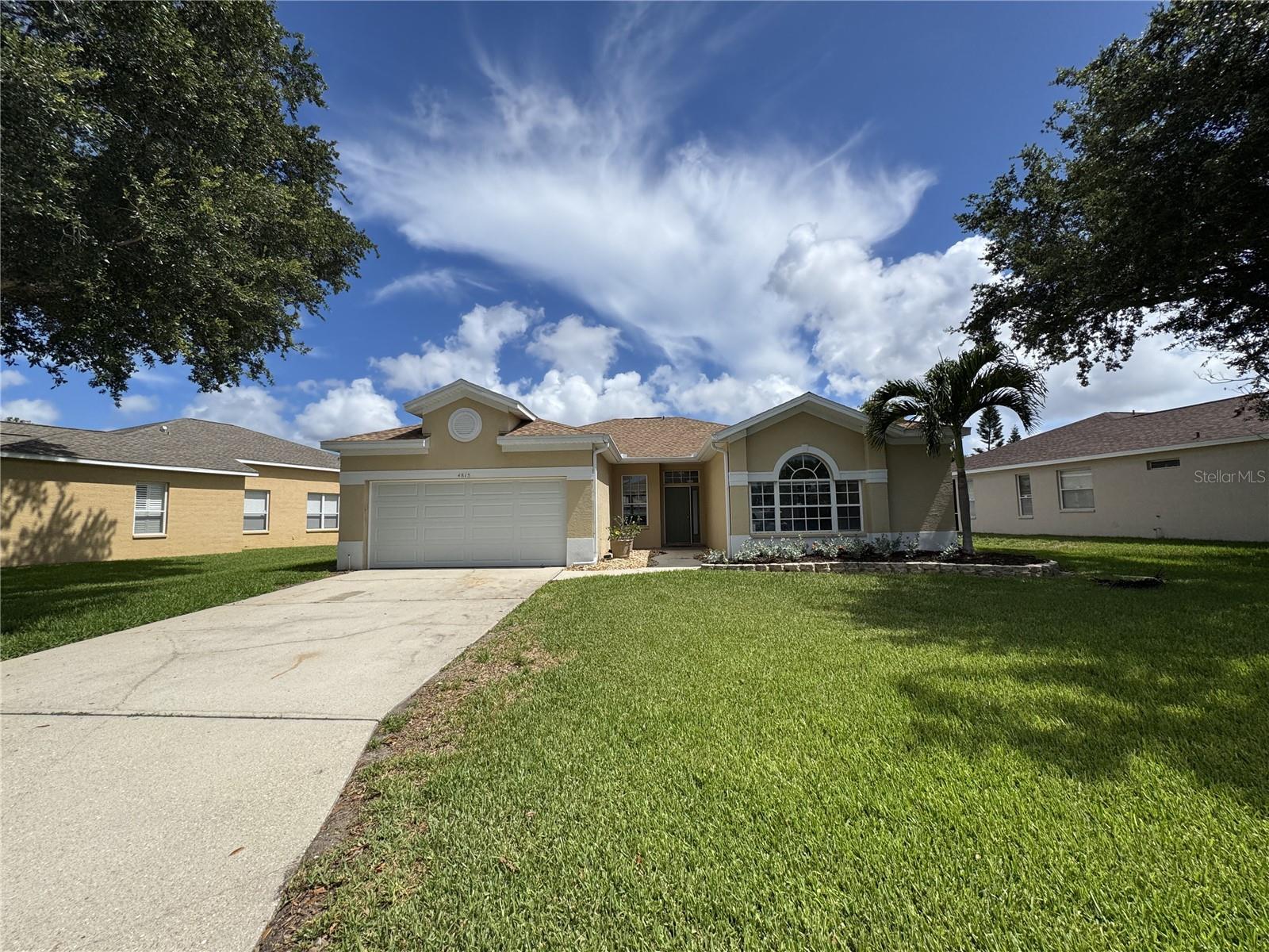 Single Family Residence in BRADENTON, FL - Daniel Dourado