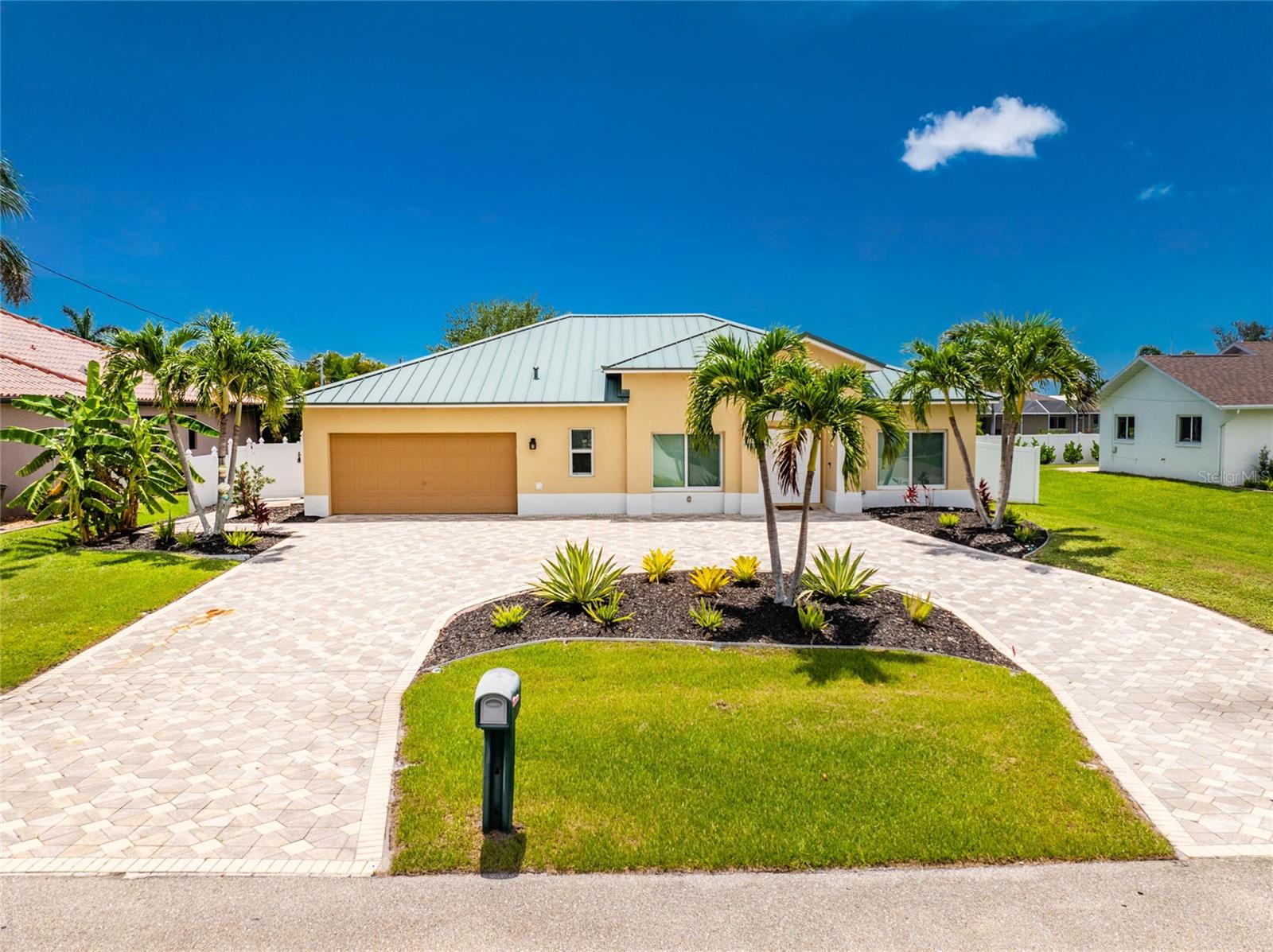 Single Family Residence in CAPE CORAL, FL - Daniel Dourado