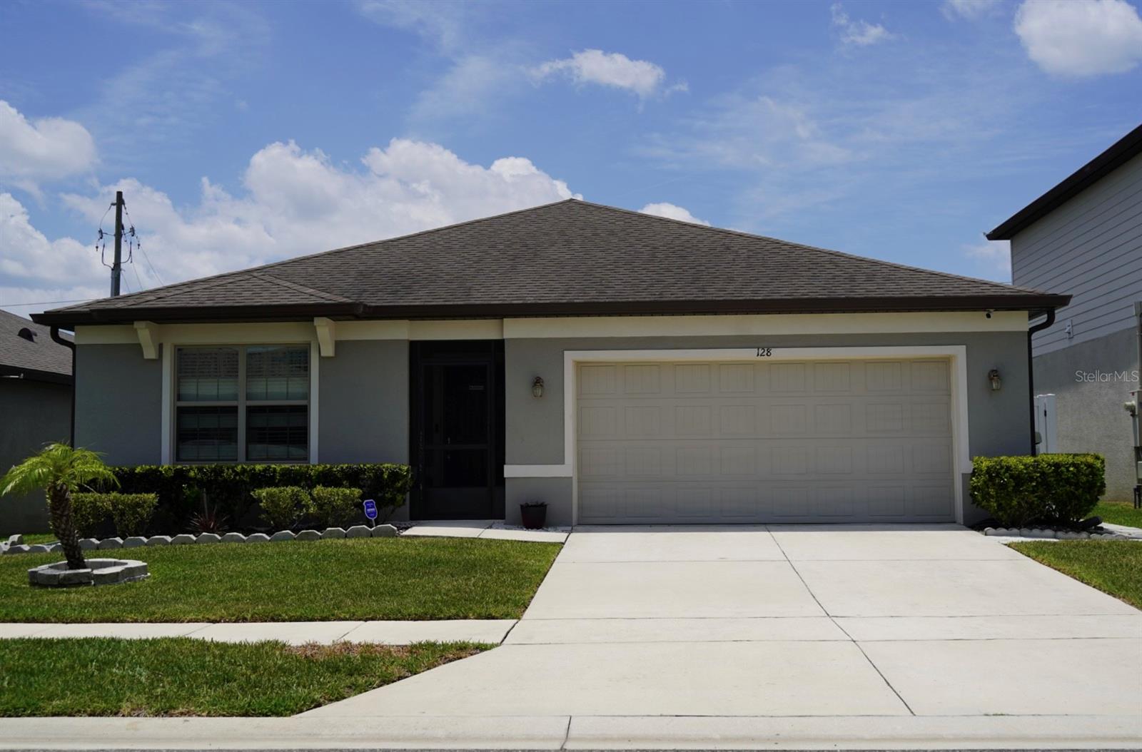 Single Family Residence in DAVENPORT, FL - Daniel Dourado