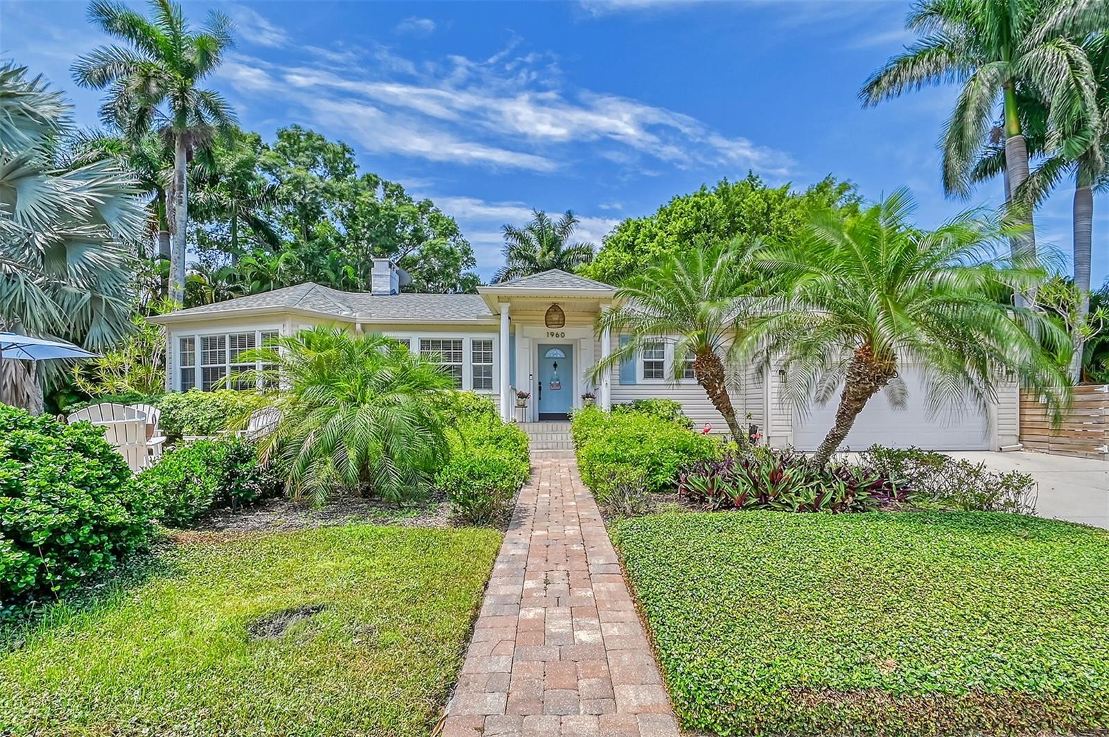 Single Family Residence in SARASOTA, FL - Daniel Dourado