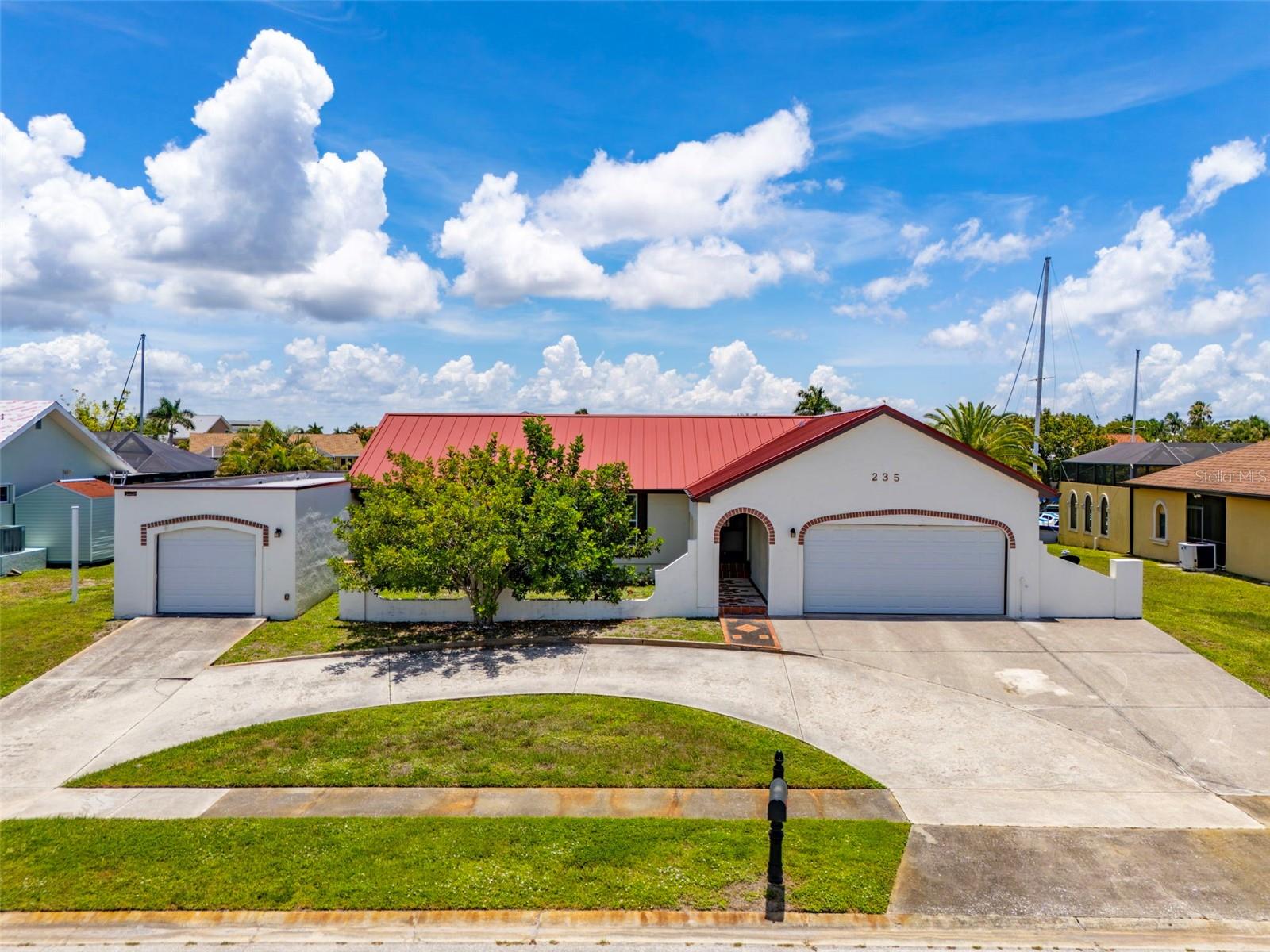 Single Family Residence in PORT CHARLOTTE, FL - Daniel Dourado