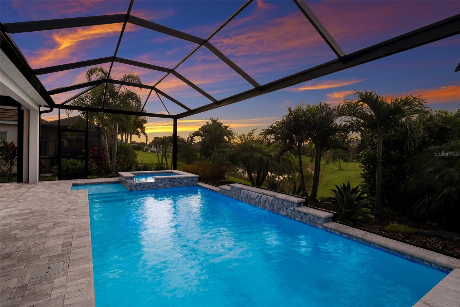 Single Family Residence in BRADENTON, FL - Daniel Dourado