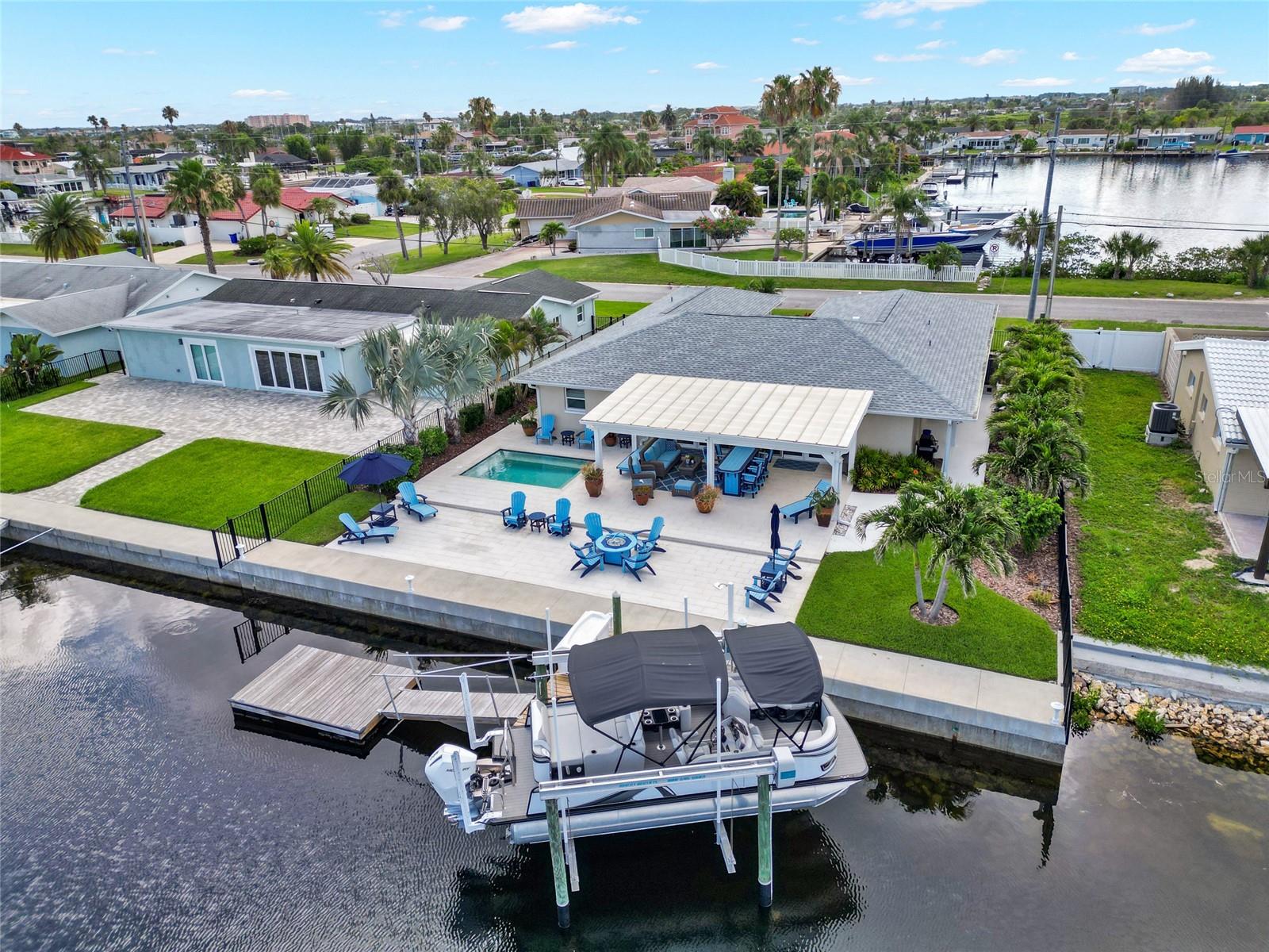 Single Family Residence em NEW PORT RICHEY, FL - Daniel Dourado