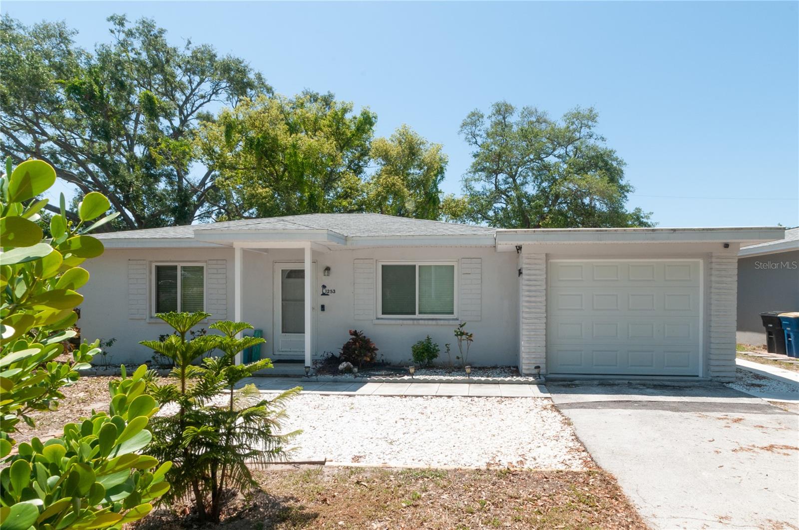 Single Family Residence em CLEARWATER, FL - Daniel Dourado