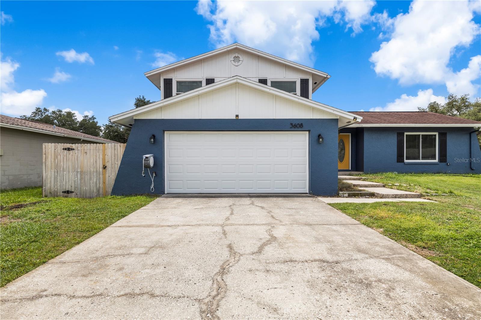 Single Family Residence in VALRICO, FL - Daniel Dourado