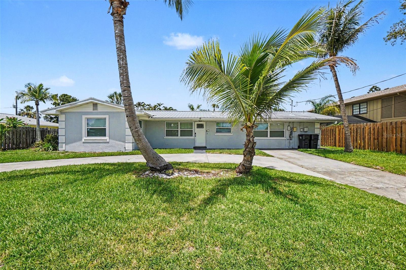 Single Family Residence in PALMETTO, FL - Daniel Dourado