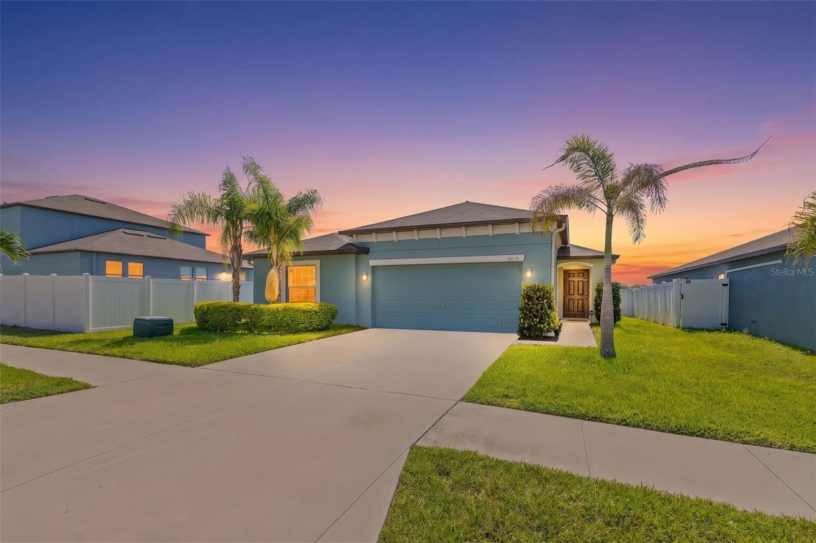 Single Family Residence in WIMAUMA, FL - Daniel Dourado