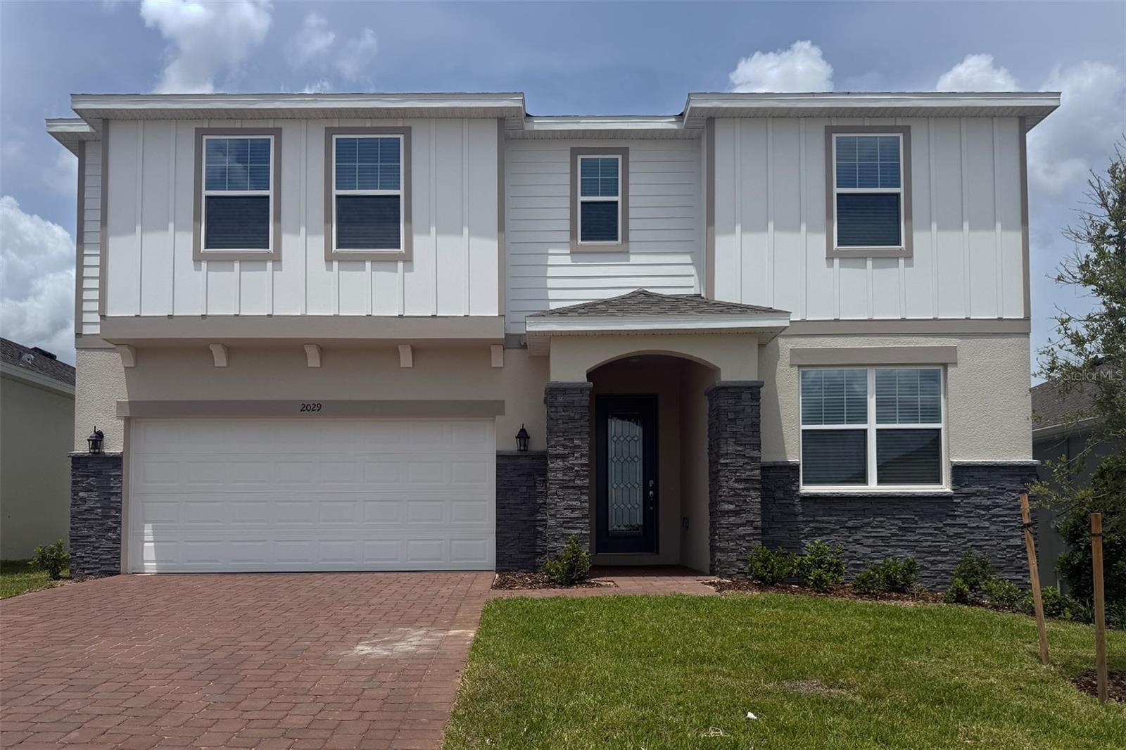 Single Family Residence in GROVELAND, FL - Daniel Dourado