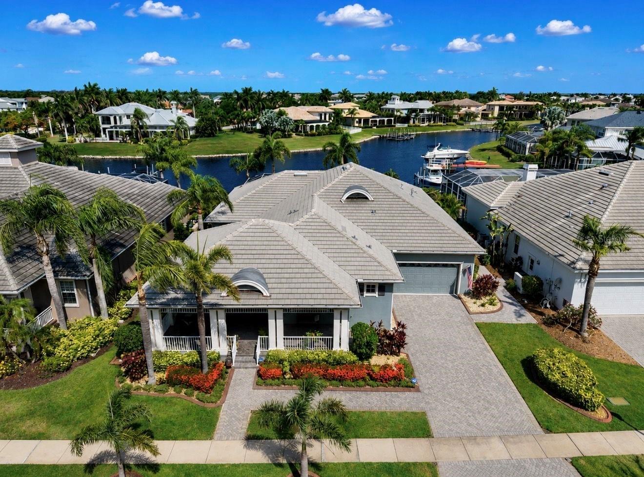 Single Family Residence in APOLLO BEACH, FL - Daniel Dourado
